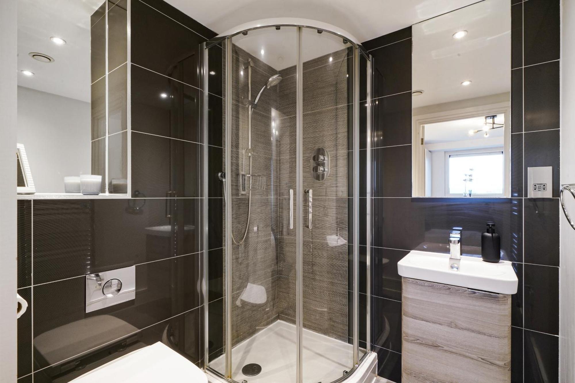 Luxury Apartment With Stunning Views On 10Th Floor Эджвар Экстерьер фото
