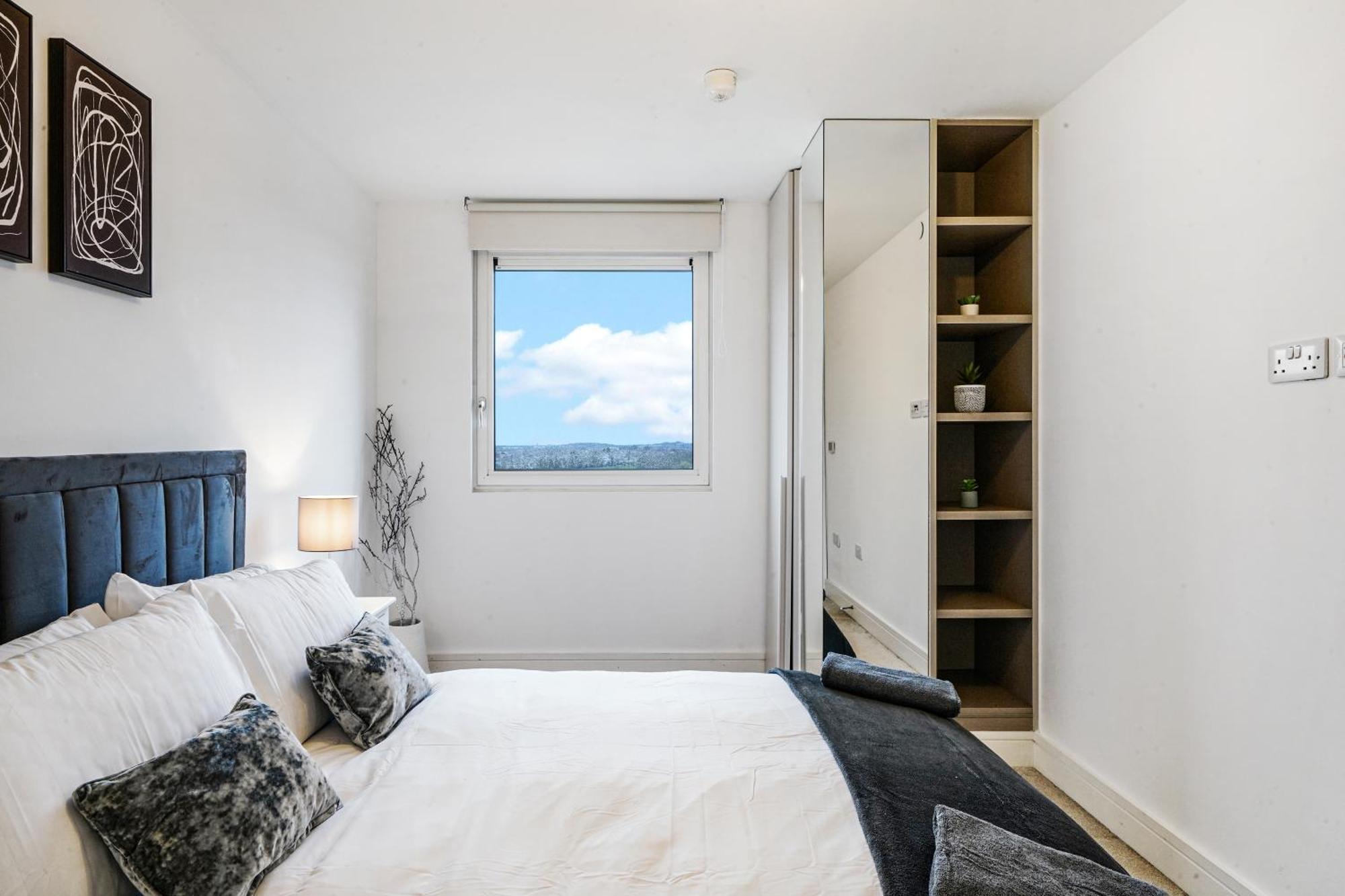 Luxury Apartment With Stunning Views On 10Th Floor Эджвар Экстерьер фото